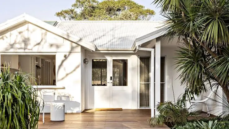Budget Beach House Renovation Strategy: Planning & Cost Control