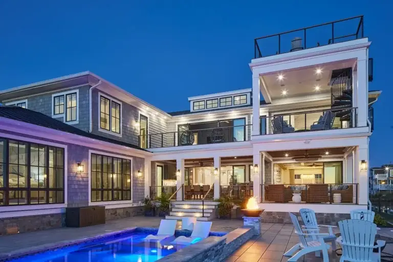Luxury Seaside Homes USA: Architectural Resilience & Coastal Real Estate Economics